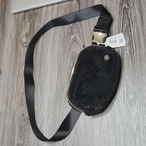 Lululemon Everywhere Belt Bag (Fleece)